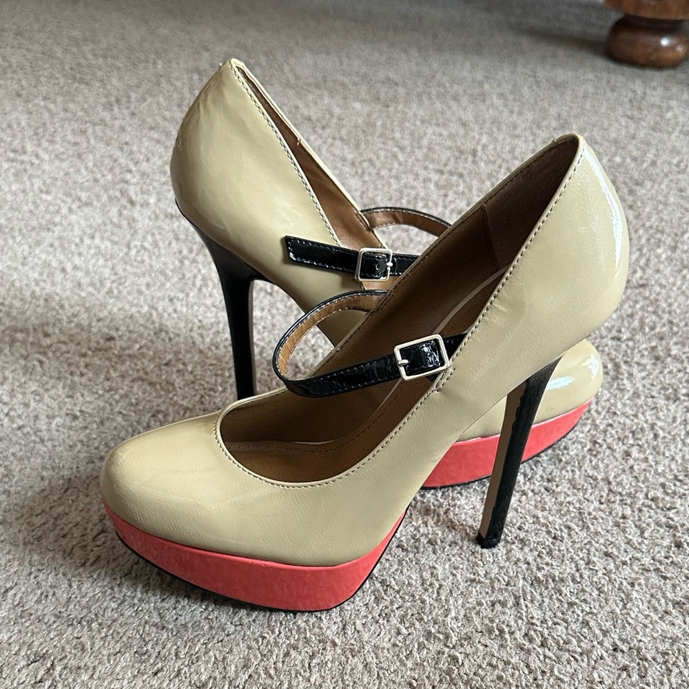Steve Madden Patent Leather Shoes | nude with red & black | Rare | Size 7.5